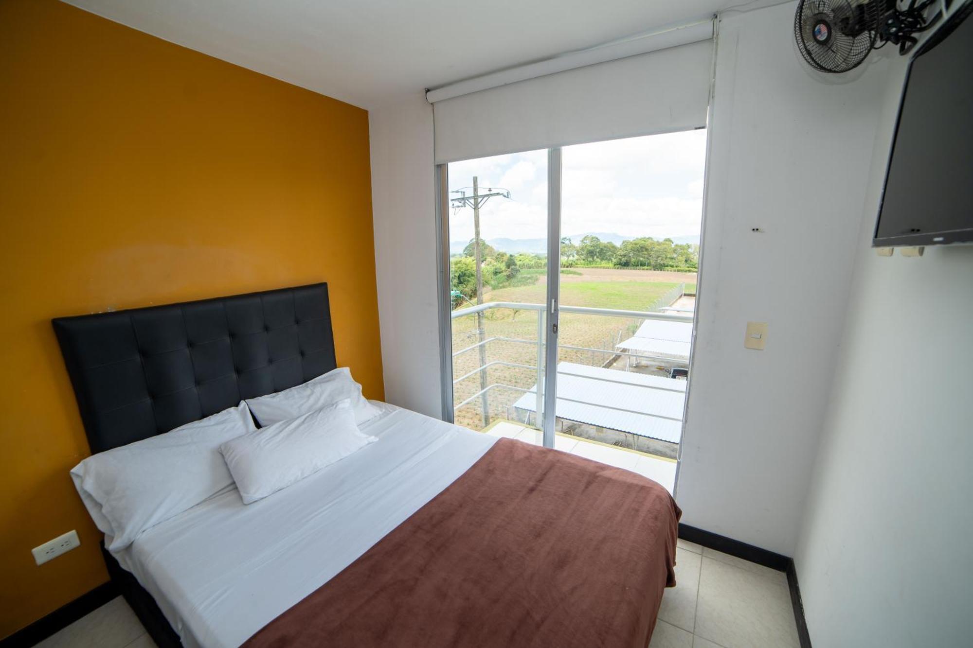 Con Parqueadero, Piscinas Y Wifi A 5 Min Del Parque Del Cafe Apartment Montenegro