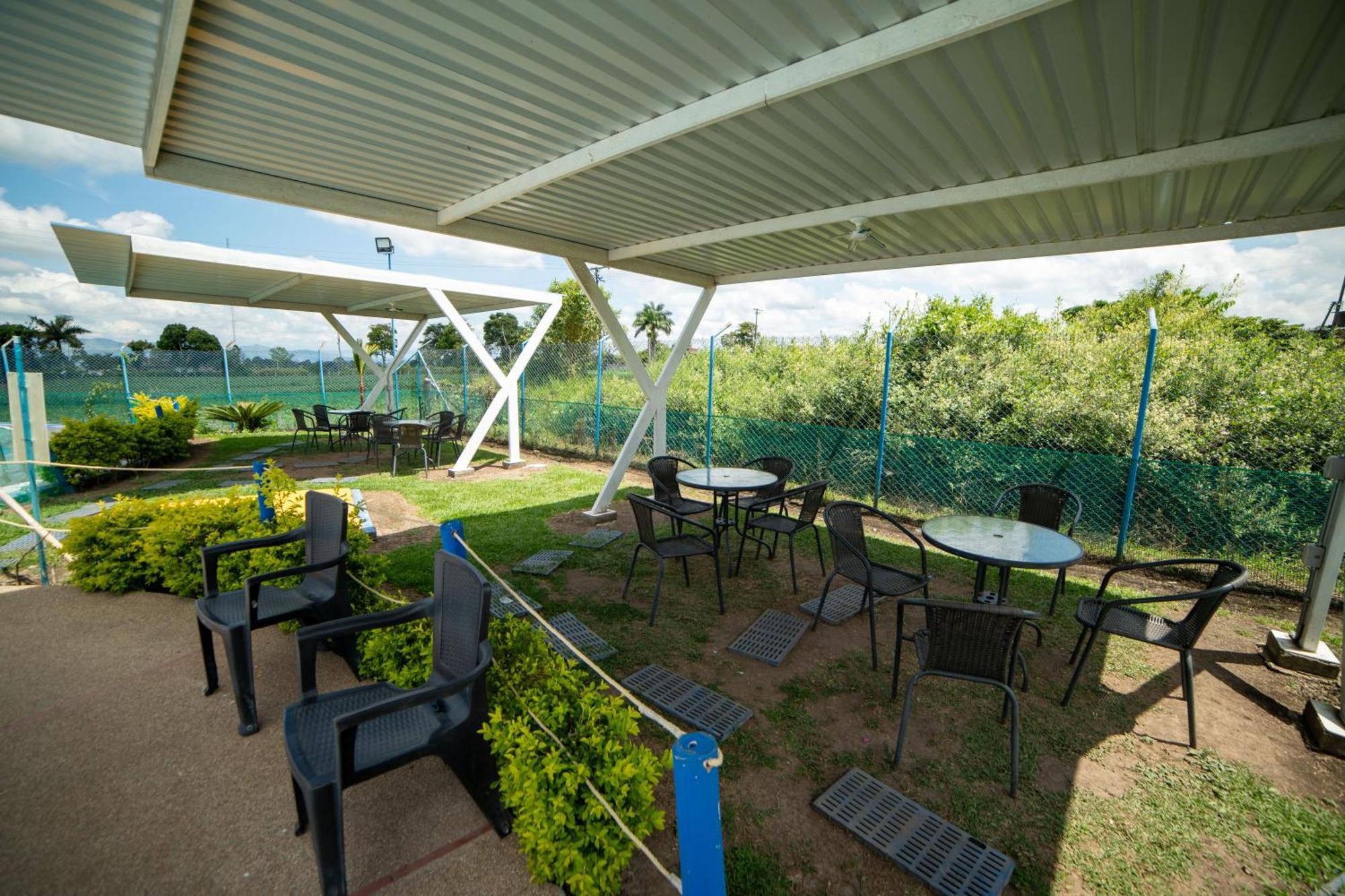 Con Parqueadero, Piscinas Y Wifi A 5 Min Del Parque Del Cafe Apartment Montenegro